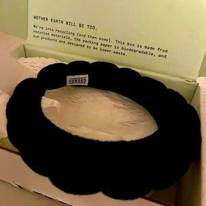Versed Black Headband that went viral on TikTok.